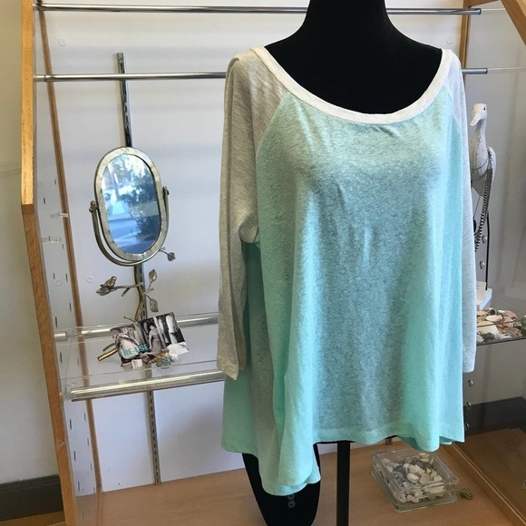 NWT Victoria's Secret Light Top Sz Large - Picture 1 of 7
